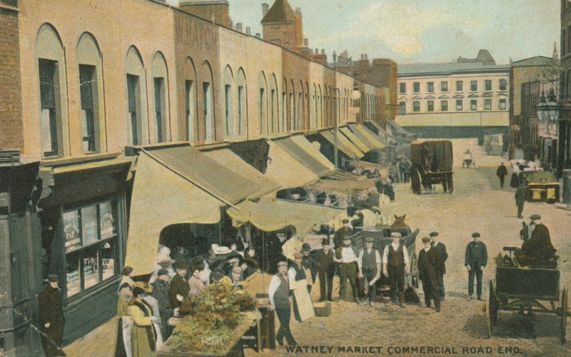 Watney Market, Commercial Road End af English Photographer