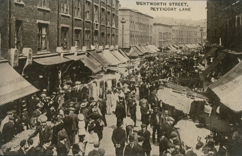 Wentworth Street, Petticoat Lane, London af English Photographer
