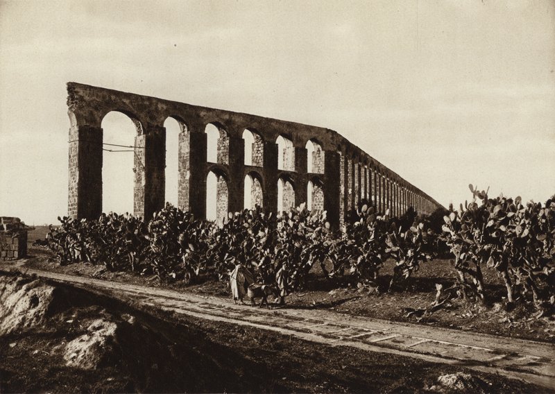 Romersk akvædukt nær Bardo, Tunis (s/h foto) af European Photographer