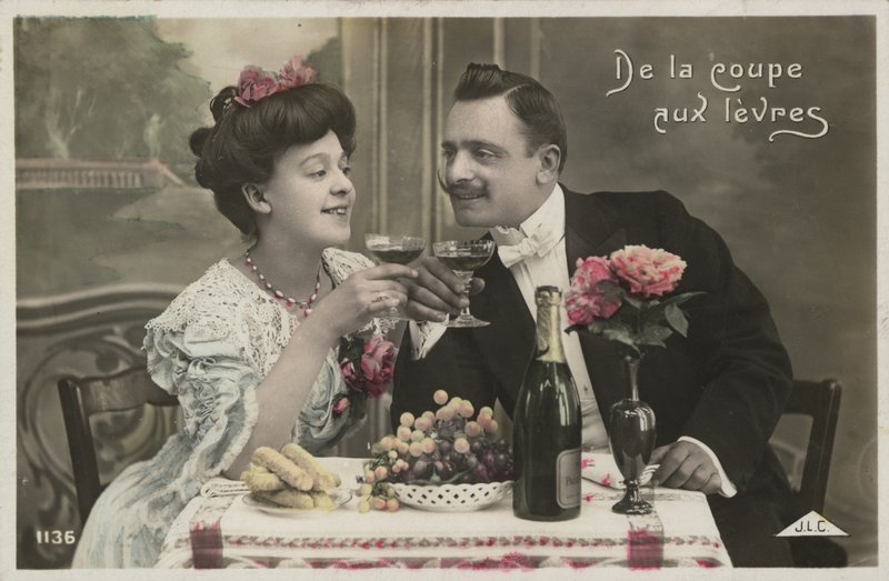 Par drikker champagne af French Photographer