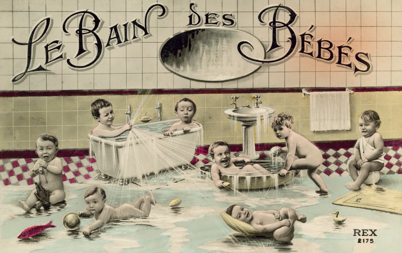 Babybadet af French Photographer