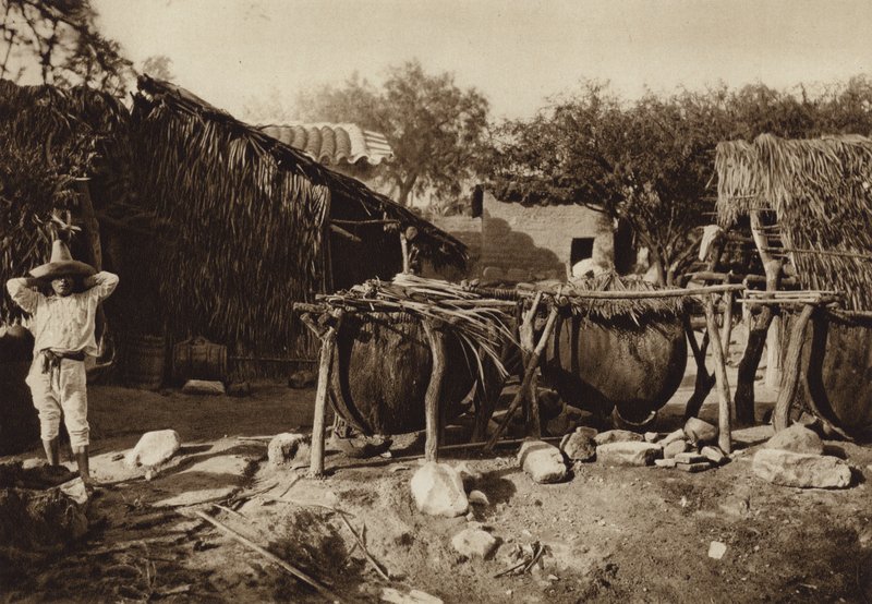 Mexico: Mezcal, Destilleria de aguardiente (s/h-foto) af Hugo Brehme