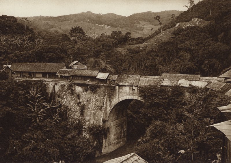 Mexico: Atoyac-broen (s/h-foto) af Hugo Brehme