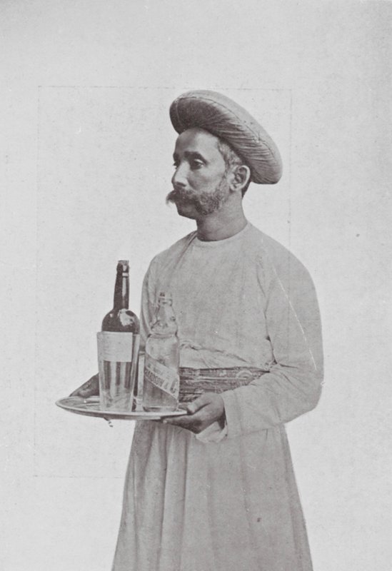 Bombay / Mumbai: The Table-boy (s/h-foto) af Indian photographer