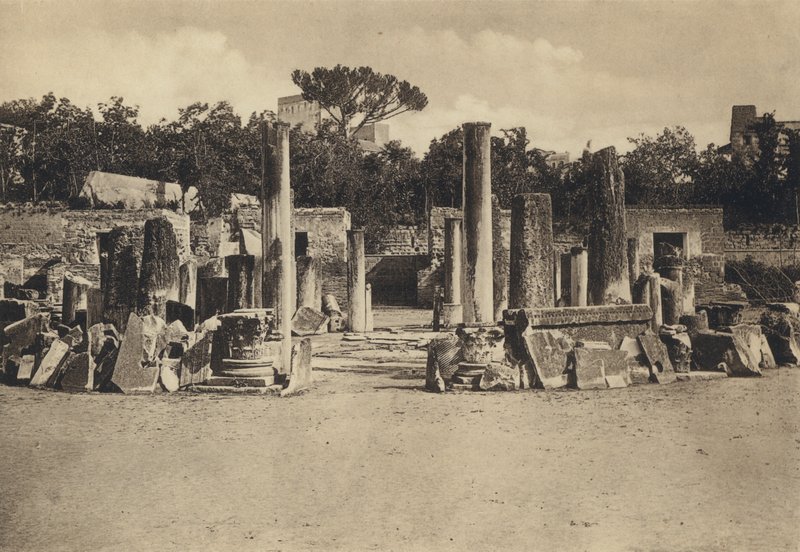 Napoli: Pozzuoli, Serapis-templet (s/h-billede) af Italian Photographer