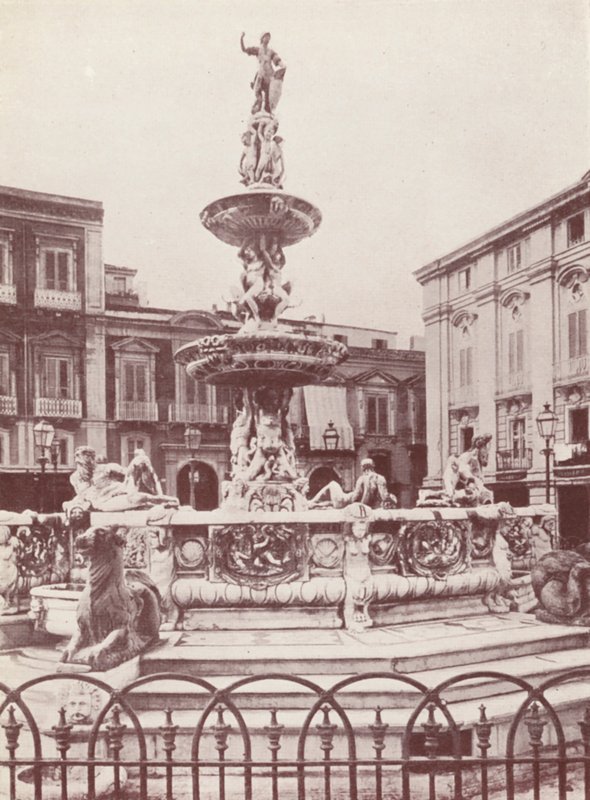 Sicilien: Et springvand i Messina (s/h-foto) af Italian Photographer