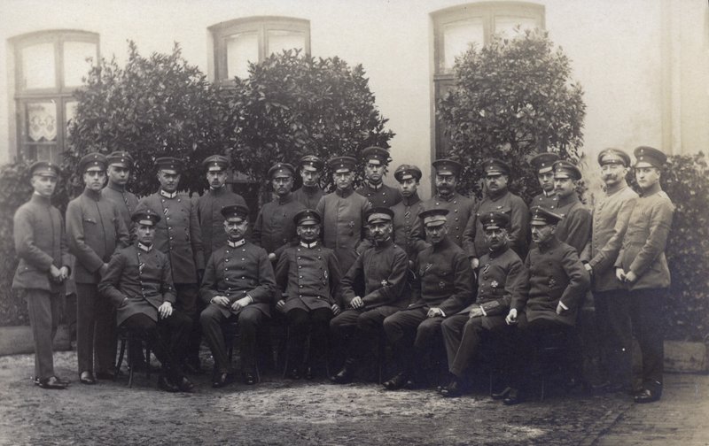 Gruppe af tyske hærofficerer (s/h foto) af Photographer German