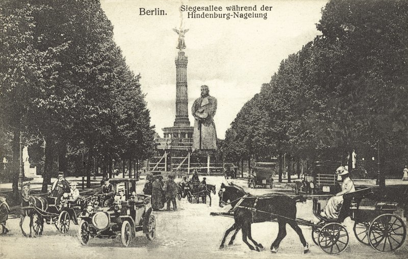 The Iron Hindenburg, Berlin (s/h foto) af Photographer German