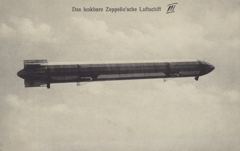 Zeppelin LZ III under flyvning (s/h foto) af Photographer German