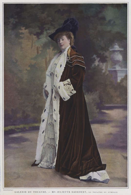 Juliette Darcourt, fransk skuespillerinde (farvet foto) af Reutlinger Studio