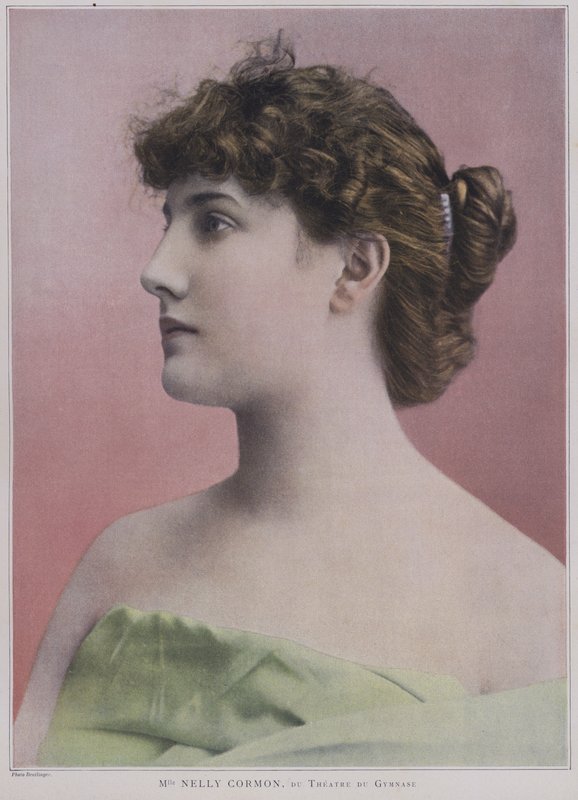 Nelly Cormon, fransk skuespillerinde (farvet foto) af Reutlinger Studio